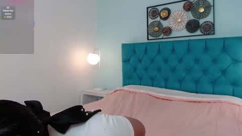 Snapshot of catalinaa_01 chatting on February 4, 3:23 am Catalina online show from February 4, 3:23 am