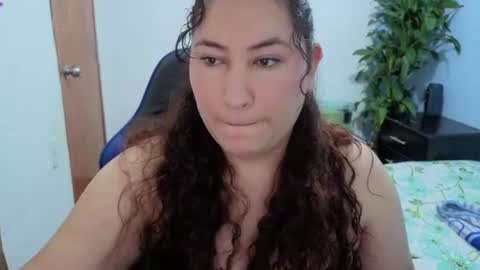 Snapshot of catalinamarpi45 chatting on July 19, 7:12 am cataleya online show from July 19, 7:12 am