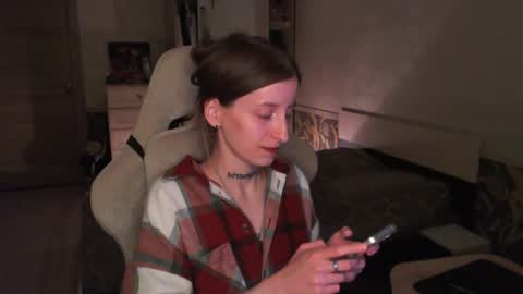 Snapshot of cath_dysphoria_ chatting on June 10, 7:24 pm CATH online show from June 10, 7:24 pm