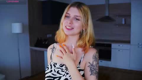Snapshot of catharinehaeckel chatting on October 17, 4:37 am Katrin online show from October 17, 4:37 am