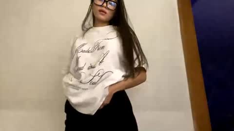 Snapshot of catherinepirs chatting on May 15, 6:37 pm catherinepirs online show from May 15, 6:37 pm