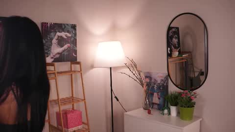 Lee online show from September 28, 4:12 pm