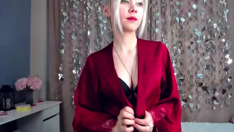 Snapshot of cathiearzabala chatting on February 25, 11:09 am Mia online show from February 25, 11:09 am