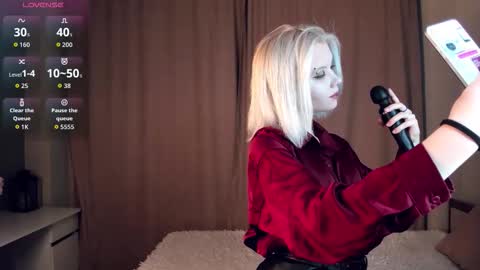 Mia online show from March 20, 11:04 am