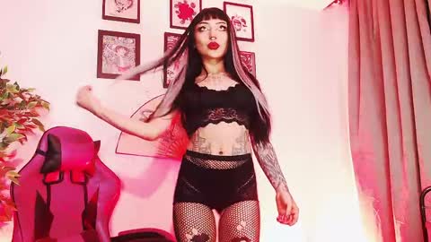 Snapshot of cati_petite chatting on May 13, 3:59 am Cati help me reach my goal of 100 thumbs up again 3 online show from May 13, 3:59 am