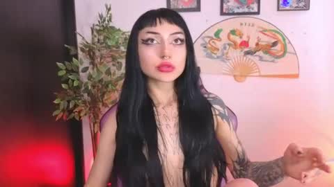Snapshot of cati_petite chatting on May 17, 7:21 pm Cati help me reach my goal of 100 thumbs up again 3 online show from May 17, 7:21 pm