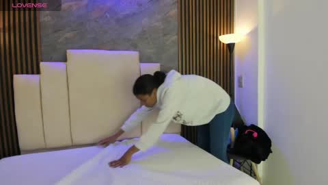 catiusca_reyes_03 online show from April 16, 1:01 pm