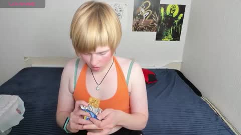 cattie_w_ online show from November 18, 2:06 am