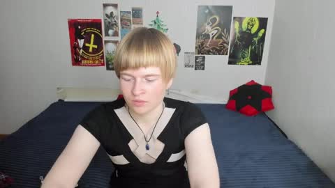 cattie_w_ online show from April 8, 1:27 am