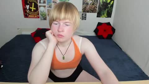 cattie_w_ online show from May 27, 1:57 am
