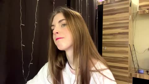 Snapshot of caylakimbro chatting on February 28, 8:15 am Polly online show from February 28, 8:15 am