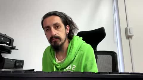Snapshot of cayu_frensh94 chatting on December 9, 10:09 pm cayu_frensh94 online show from December 9, 10:09 pm