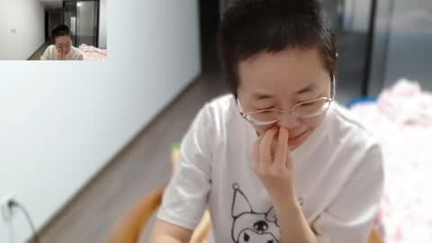 Snapshot of cbz112233 chatting on April 20, 4:21 pm ANNYANNY online show from April 20, 4:21 pm