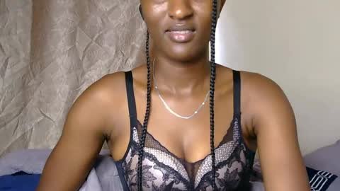 cee_queen online show from June 18, 9:47 am