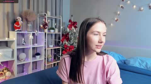 Josie Manesi online show from January 16, 7:10 pm