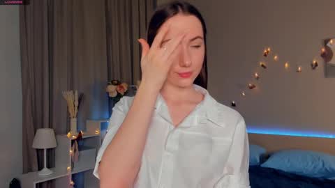 Josie Manesi online show from March 7, 2:04 am