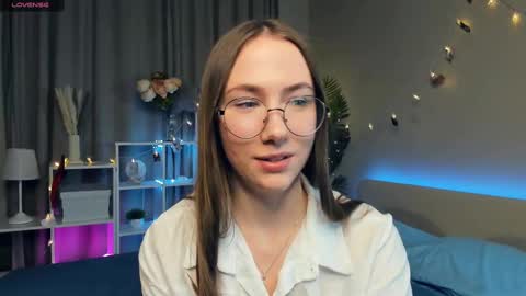 Josie Manesi online show from March 9, 8:31 pm