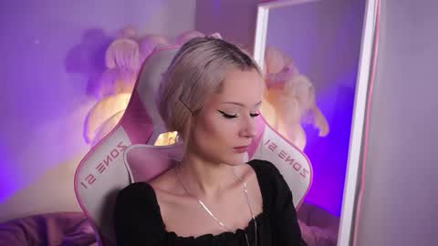 Snapshot of celeste_eyes0n chatting on October 13, 9:04 pm Celeste online show from October 13, 9:04 pm