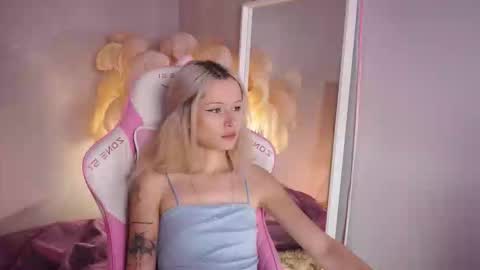 Snapshot of celeste_eyes0n chatting on October 17, 8:55 pm Celeste online show from October 17, 8:55 pm