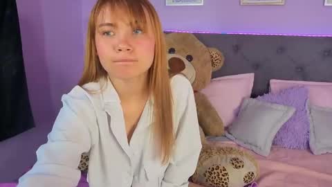 Snapshot of celeste_london chatting on June 4, 7:42 pm C E L E S T E online show from June 4, 7:42 pm