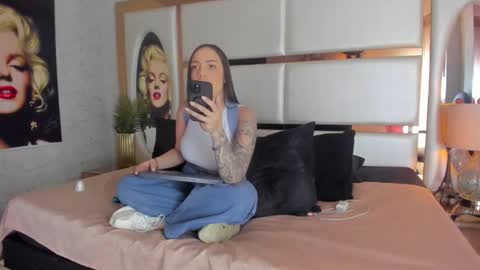 celeste_starsss online show from November 7, 9:04 pm