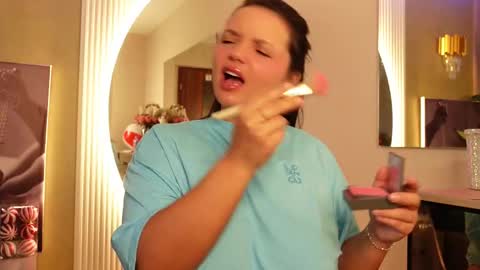 CelesteBailey online show from November 18, 7:35 am