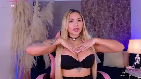 Snapshot of celestemiilani chatting on July 9, 8:24 pm online show from July 9, 8:24 pm