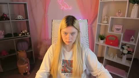 your cute kitty online show from April 21, 7:06 pm