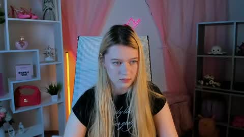 your cute kitty online show from May 4, 6:37 pm