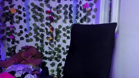 Snapshot of celestinepurple chatting on January 8, 11:41 pm Celestineeeeee online show from January 8, 11:41 pm