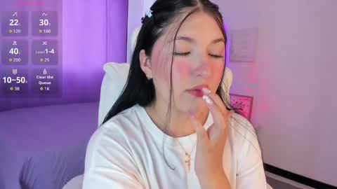 Snapshot of celesttee_21 chatting on April 28, 8:25 pm Celesttee online show from April 28, 8:25 pm