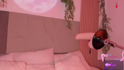 Hello guys my name is Sofi and Lizzie and  Vanessa online show from September 20, 4:02 am