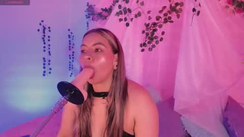 Hello guys my name is Sofi and Lizzie and  Vanessa online show from November 7, 10:54 pm