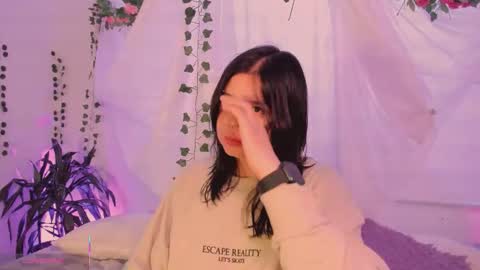 Hello guys my name is Sofi and Lizzie and  Vanessa online show from December 21, 3:57 am