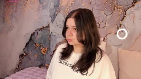 Hello guys my name is Sofi and Lizzie and  Vanessa online show from February 22, 4:24 am