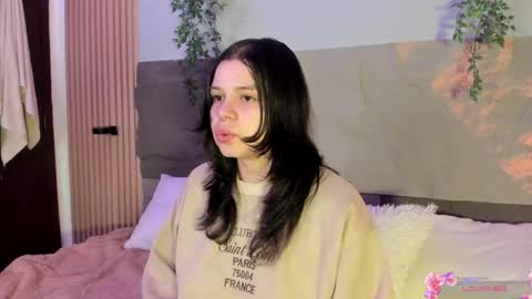 Snapshot of centaurigirls chatting on April 28, 4:06 am Hello guys my name is Sofi and Lizzie and Vanessa online show from April 28, 4:06 am