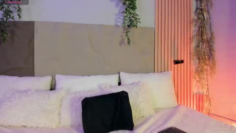 Snapshot of centaurigirls chatting on April 30, 10:25 pm Hello guys my name is Sofi and Lizzie and Vanessa online show from April 30, 10:25 pm