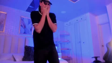 Snapshot of cero_khalifa chatting on May 9, 1:44 am cero khalifa online show from May 9, 1:44 am