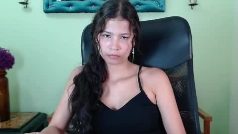 Snapshot of chalonvera chatting on April 25, 7:22 pm Chalon online show from April 25, 7:22 pm