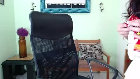 Snapshot of chalonvera chatting on May 27, 7:55 pm Chalon online show from May 27, 7:55 pm