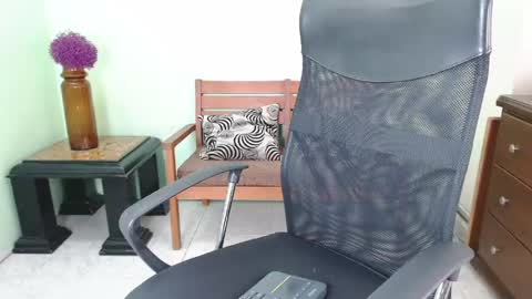 Snapshot of chalonvera chatting on June 5, 8:14 pm Chalon online show from June 5, 8:14 pm