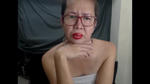 Snapshot of champaka123 chatting on March 3, 2:39 am champaka online show from March 3, 2:39 am