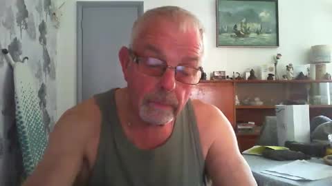 Snapshot of champers37 chatting on May 27, 8:55 am Champers online show from May 27, 8:55 am