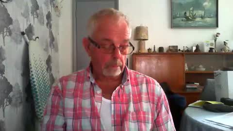 Snapshot of champers37 chatting on June 1, 10:39 am Champers online show from June 1, 10:39 am