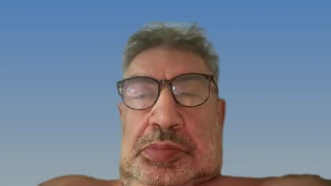 Snapshot of champsex305610 chatting on June 12, 2:43 am champsex305610 online show from June 12, 2:43 am