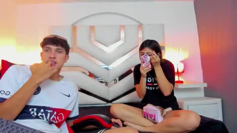 Chanellandmax online show from December 4, 1:31 pm