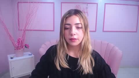 Snapshot of channel_blonde_a chatting on December 1, 7:58 pm channel_blonde_a online show from December 1, 7:58 pm