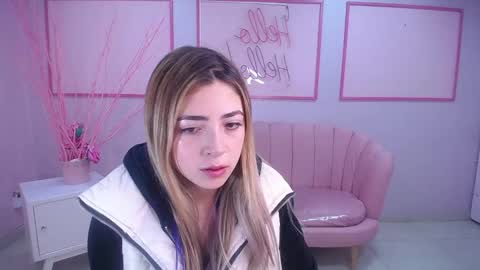 Snapshot of channel_blonde_a chatting on December 23, 4:39 pm channel_blonde_a online show from December 23, 4:39 pm