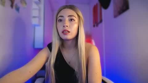 Snapshot of channel_blonde_a chatting on September 15, 5:51 am channel_blonde_a online show from September 15, 5:51 am