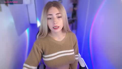 Snapshot of channel_blonde_a chatting on October 2, 5:09 pm channel_blonde_a online show from October 2, 5:09 pm
